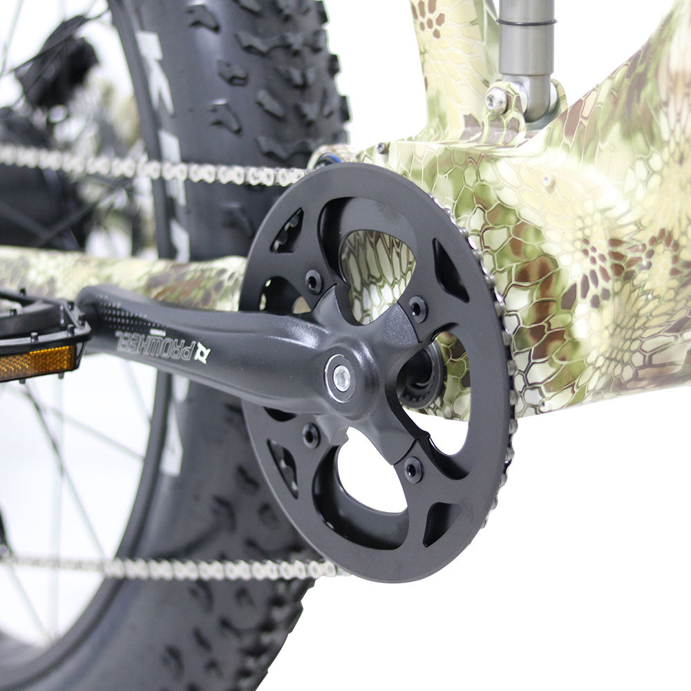 Chain Wheel with Cover The side aluminum bash guard on this Defender S model helps protect the chain ring teeth from strikes, while also keeping the chain locked ﬁrmly into place.